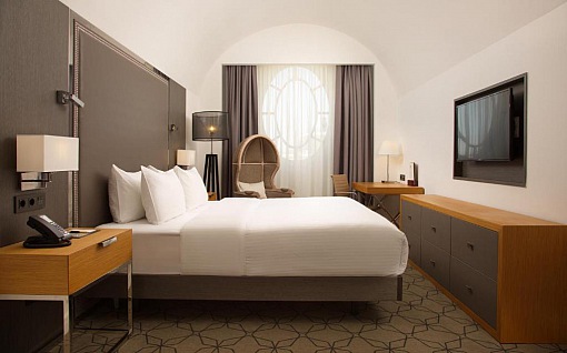 DoubleTree by Hilton Hotel Kazan City Center - Люкс категории deluxe с одной спальней и большой кроватью (king size) - В номере