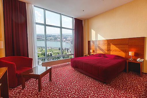 Гранд Отель Казань - Джуниор сюит панорамный с одной двуспальной кроватью king size - интерьер